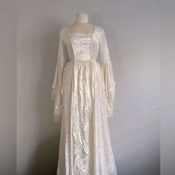 Lip Service Dresses & Skirts - Lip Service 2001 White Velvet Satin Medieval Renaissance Fairy Bell Lace Sleeves